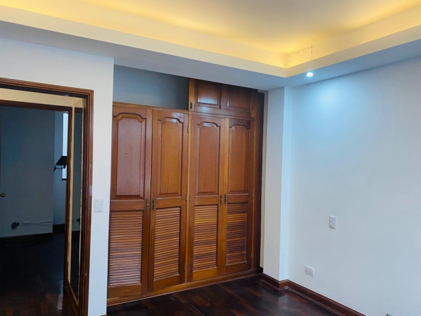 Calle Monte Mayor 182 Monte Mayor, santiago de surco, lima 15038, 6 Bedrooms Bedrooms, ,5 BathroomsBathrooms,Departamento,En Venta,Monte Mayor,3,1221